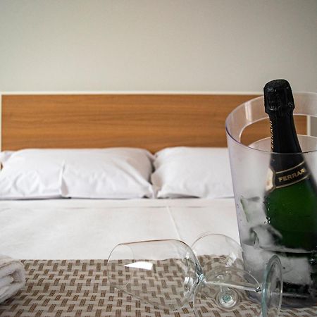 Ferrari Rooms & Apartments Porto Cesareo Exteriör bild