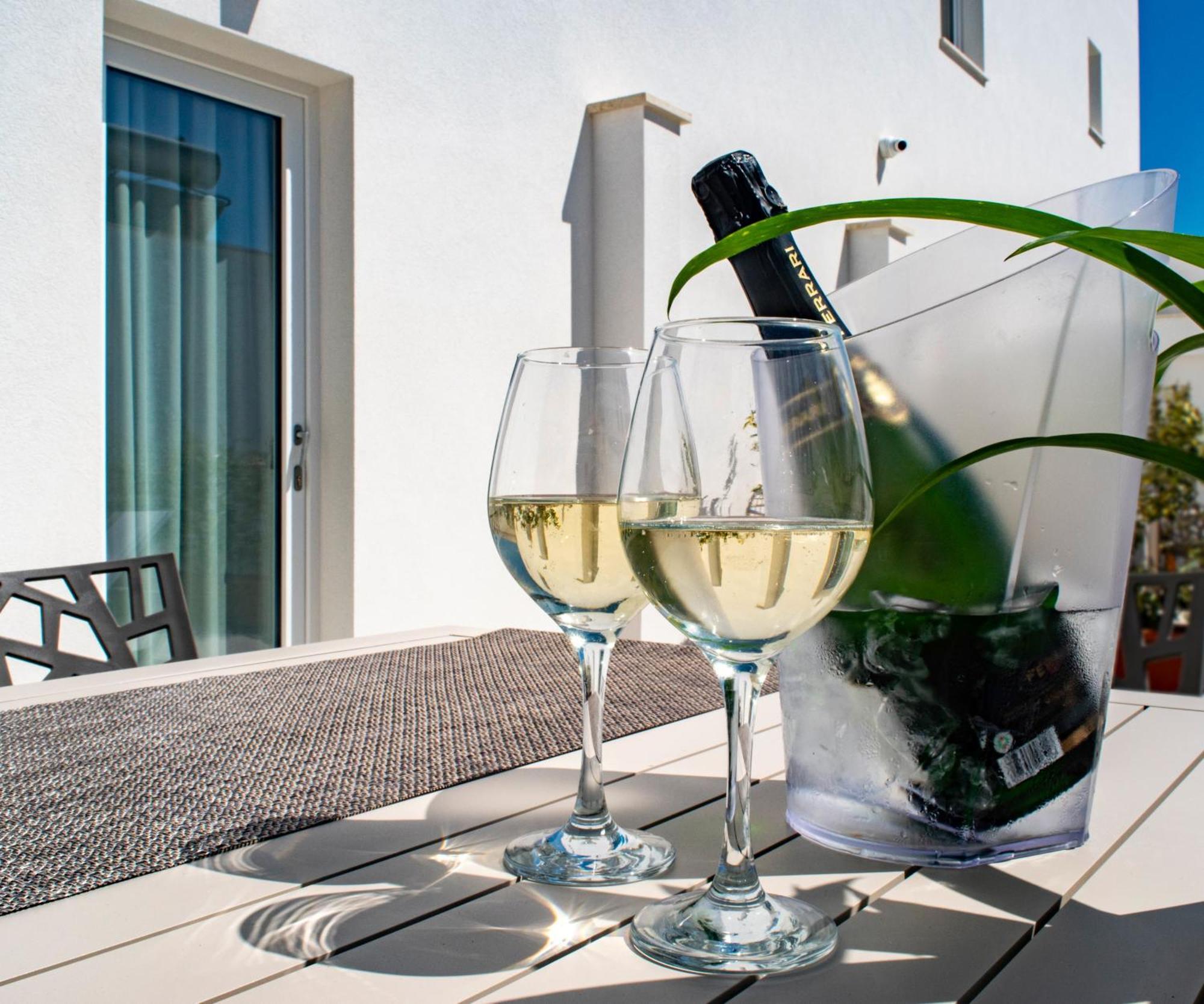 Ferrari Rooms & Apartments Porto Cesareo Exteriör bild