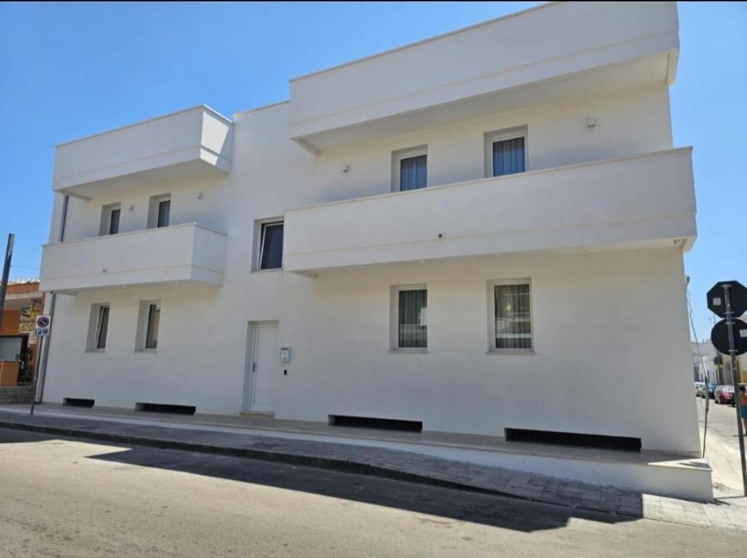 Ferrari Rooms & Apartments Porto Cesareo Exteriör bild